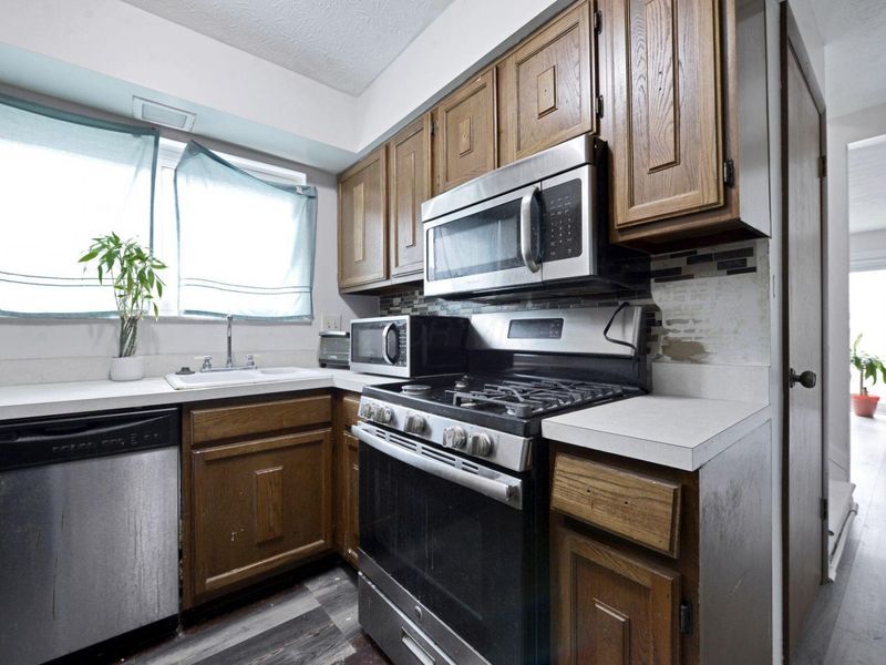 5261 Deignese Place , Unit 17A, Columbus, OH 43228 Photo 10