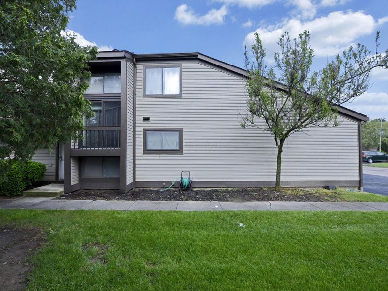 5261 Deignese Place , Unit 17A, Columbus, OH 43228 Photo 2