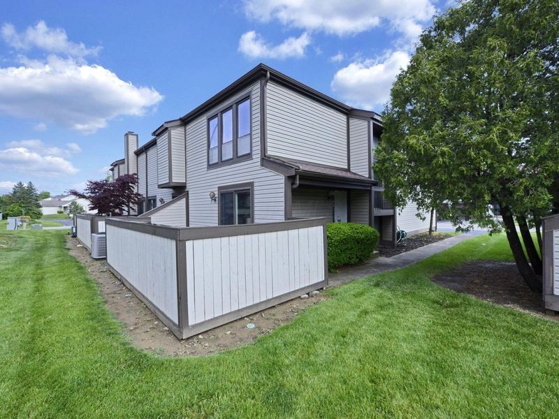 5261 Deignese Place , Unit 17A, Columbus, OH 43228 Photo 3