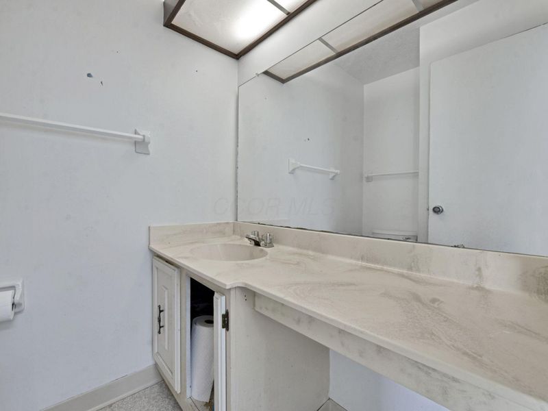 5261 Deignese Place , Unit 17A, Columbus, OH 43228 Photo 7