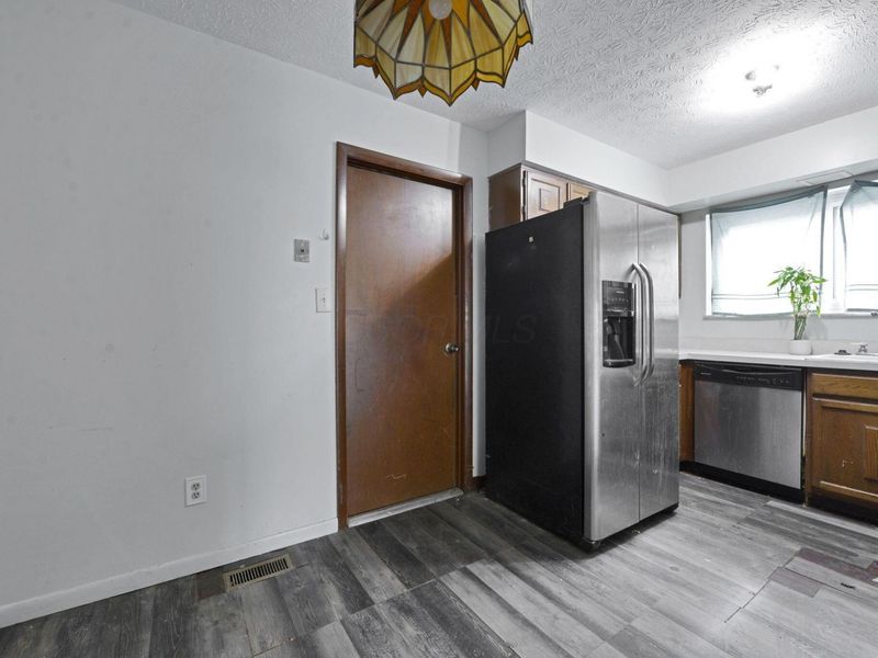 5261 Deignese Place , Unit 17A, Columbus, OH 43228 Photo 8