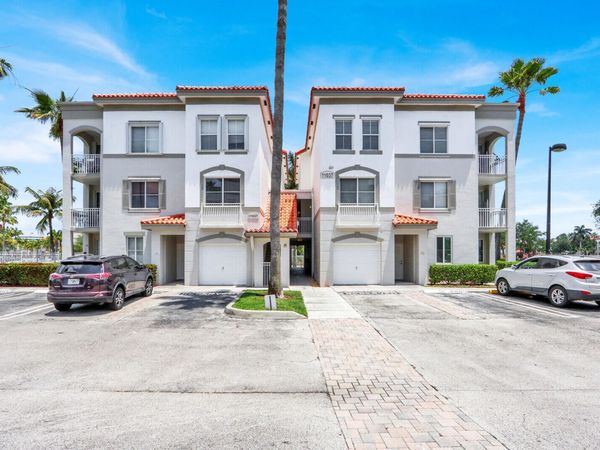 11037 Legacy Boulevard, Unit 302, Palm Beach Gardens, FL 33410