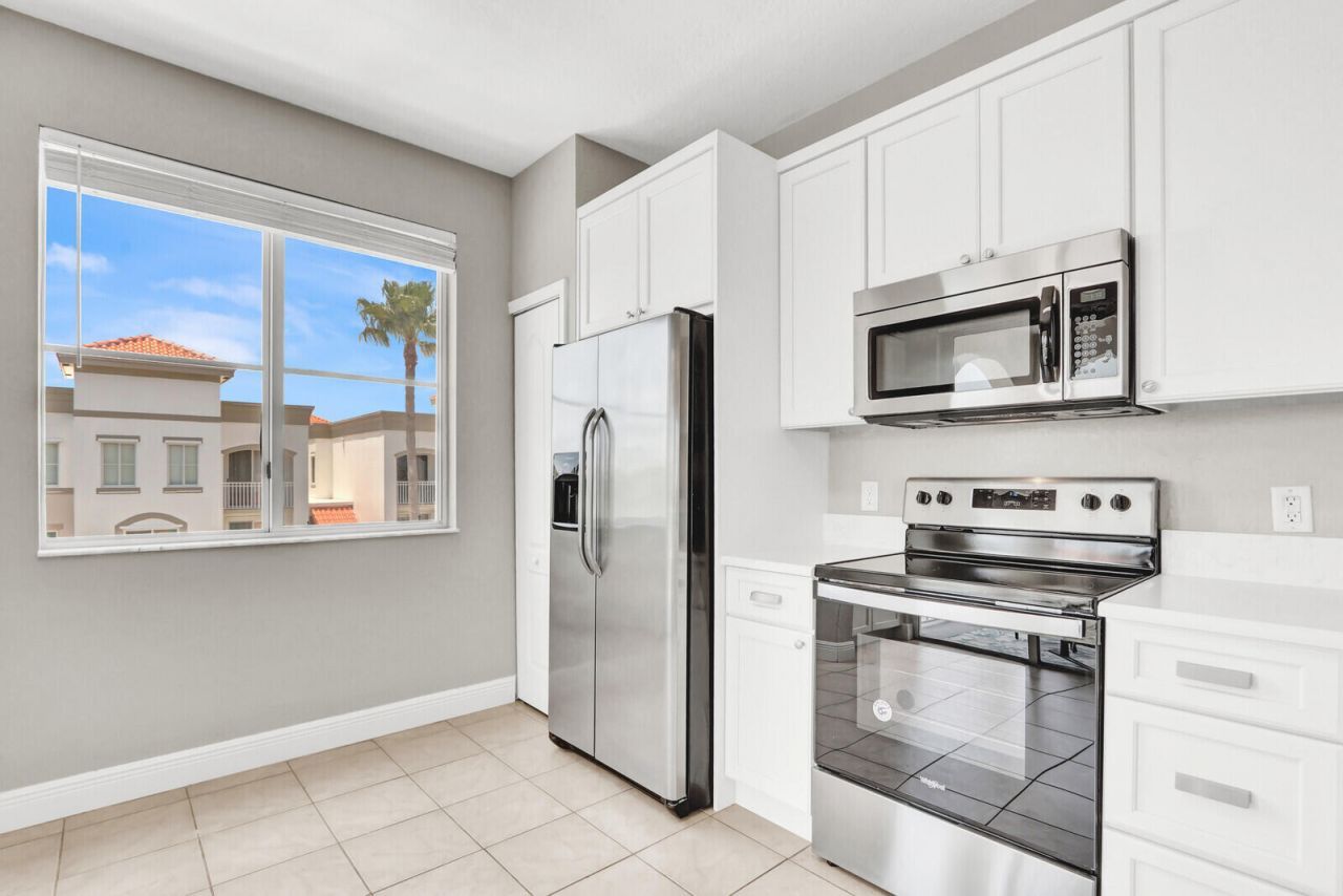 11037 Legacy Boulevard, Unit 302, Palm Beach Gardens, FL 33410 Photo