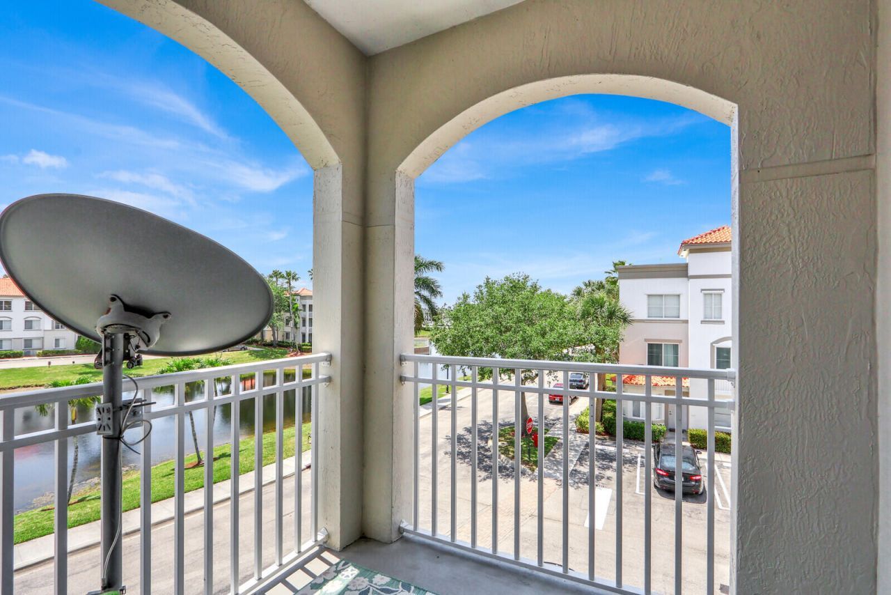 11037 Legacy Boulevard, Unit 302, Palm Beach Gardens, FL 33410 Photo