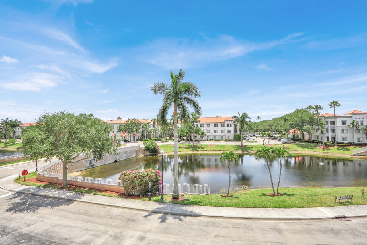 11037 Legacy Boulevard, Unit 302, Palm Beach Gardens, FL 33410 Photo