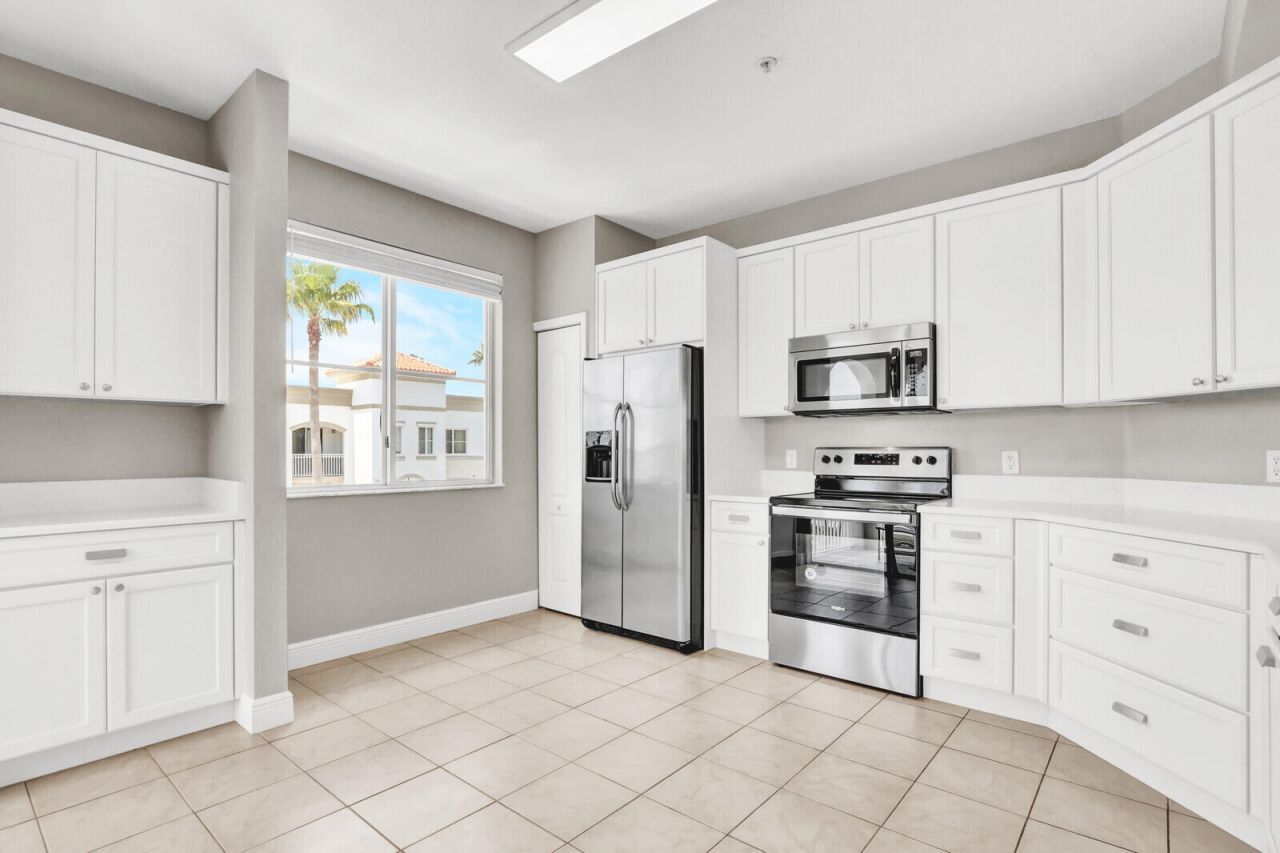 11037 Legacy Boulevard, Unit 302, Palm Beach Gardens, FL 33410 Photo