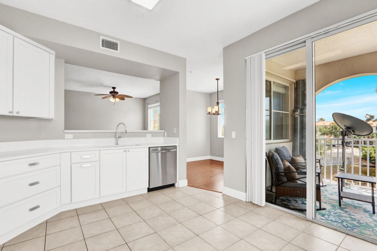 11037 Legacy Boulevard, Unit 302, Palm Beach Gardens, FL 33410 Photo