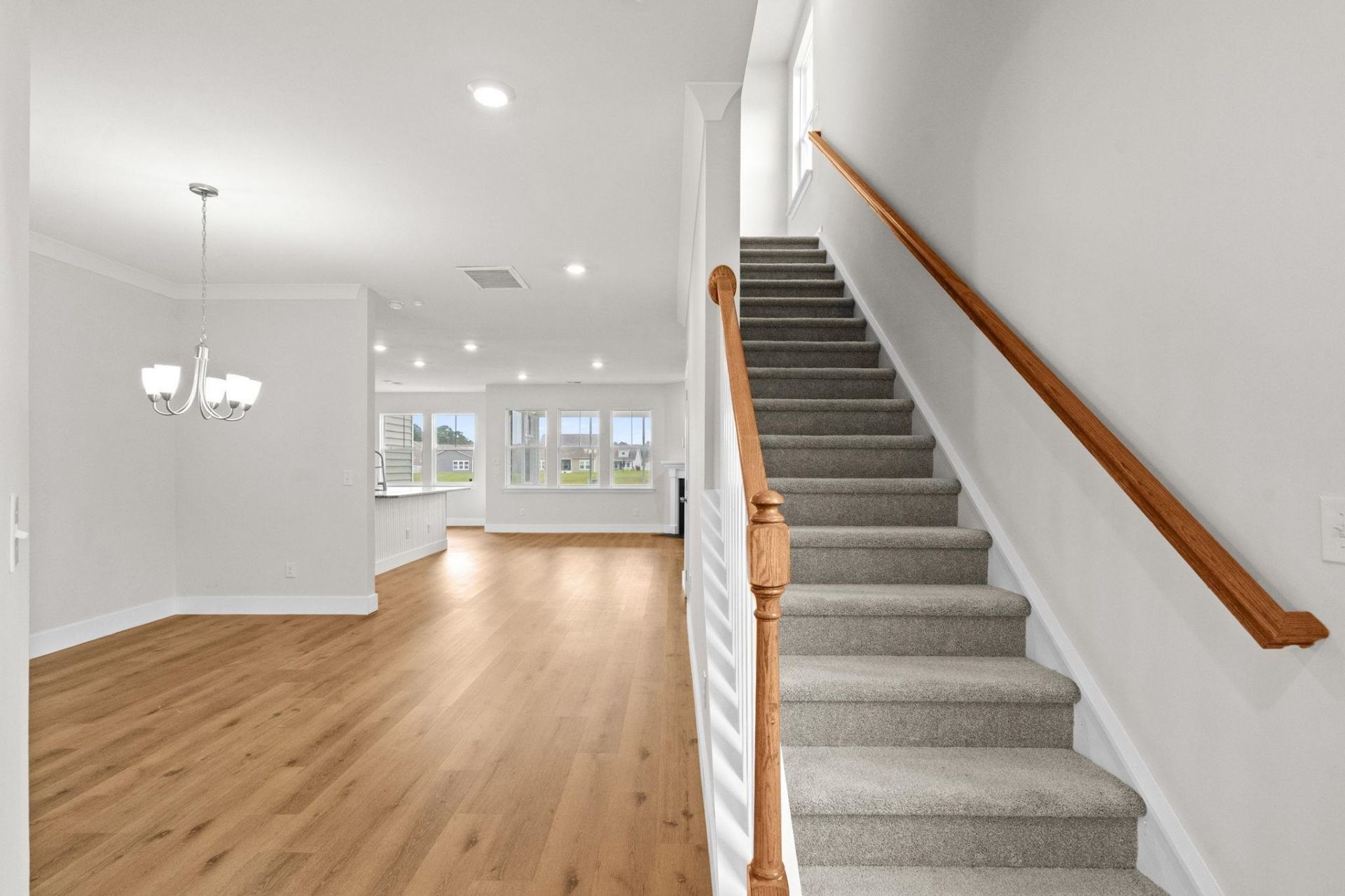 1091 Harbison Circle Photo 10