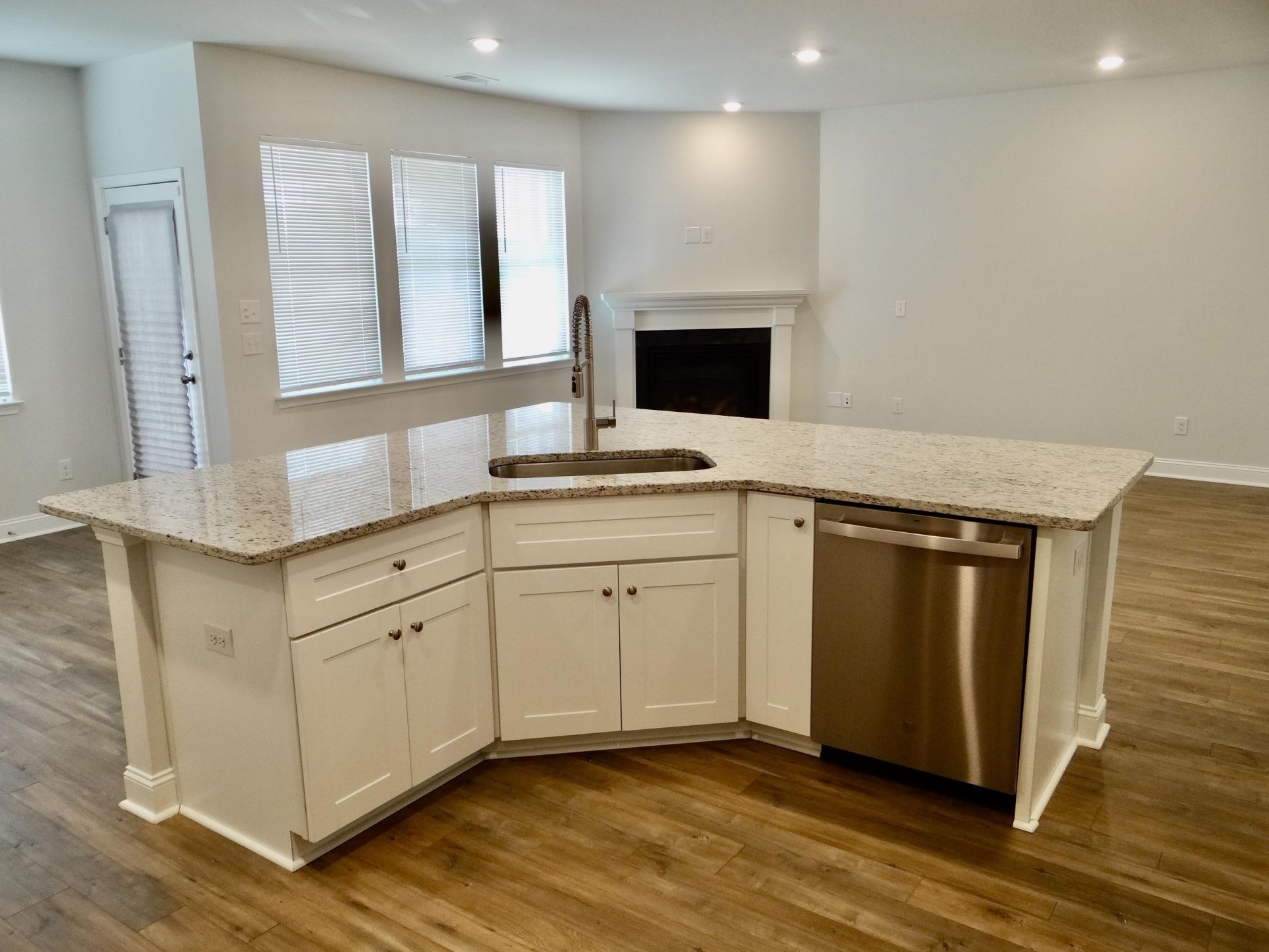 1091 Harbison Circle Photo 12