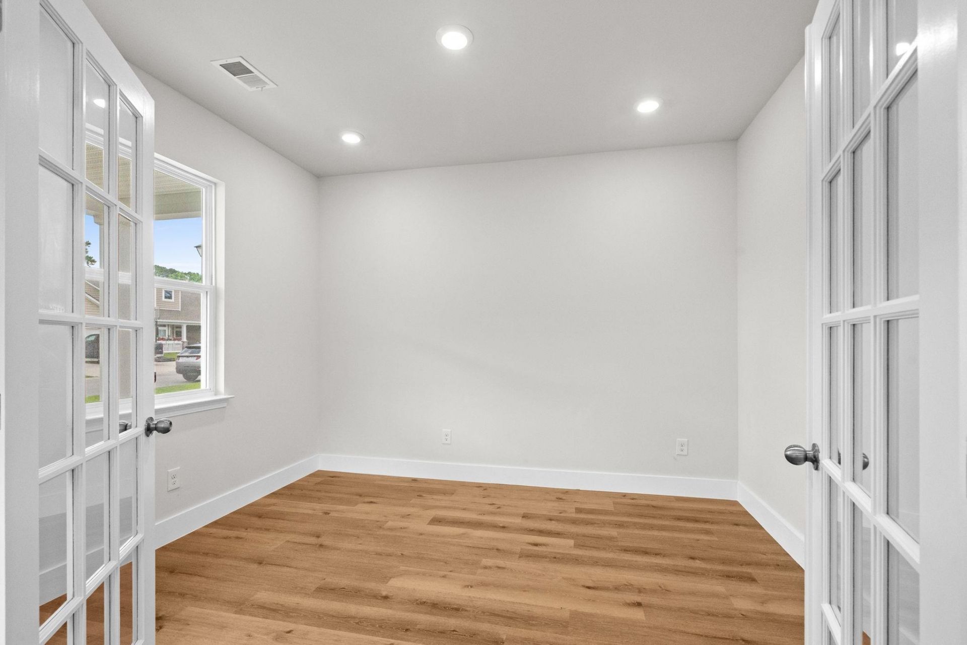 1091 Harbison Circle Photo 7