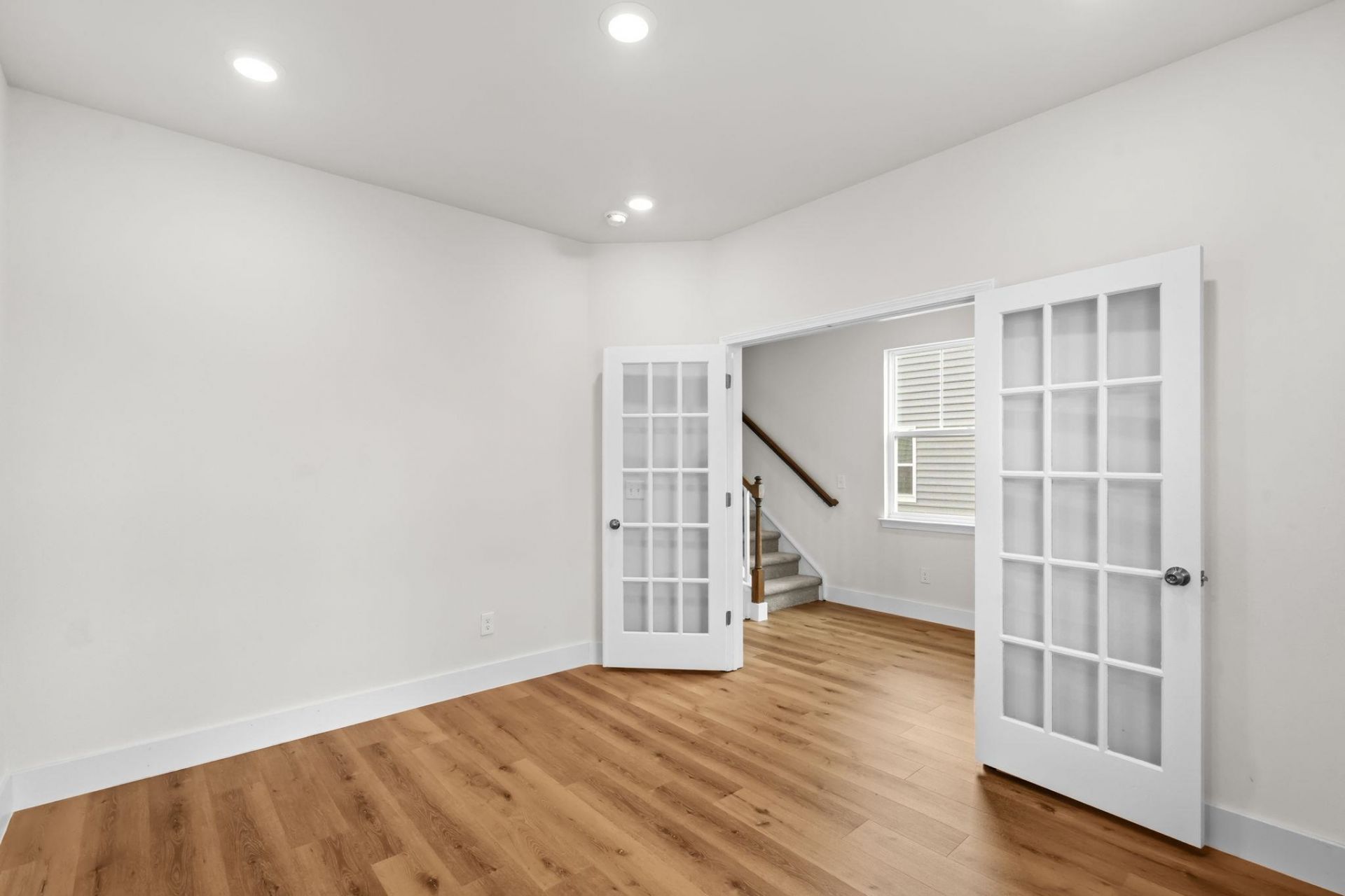 1091 Harbison Circle Photo 8