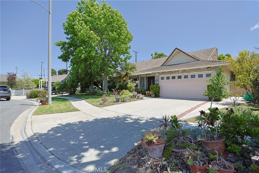 990 S Siet Place, Anaheim, CA 92806 Main Photo