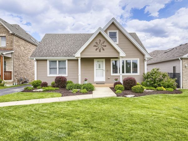 513 N Howard Avenue , Elmhurst, IL 60126