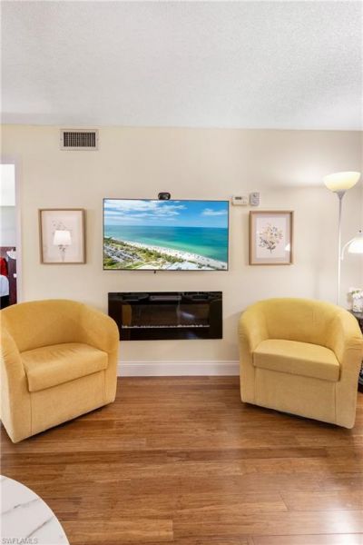 200 Valley Stream Dr, Unit 4B, Naples, FL 34113 Photo