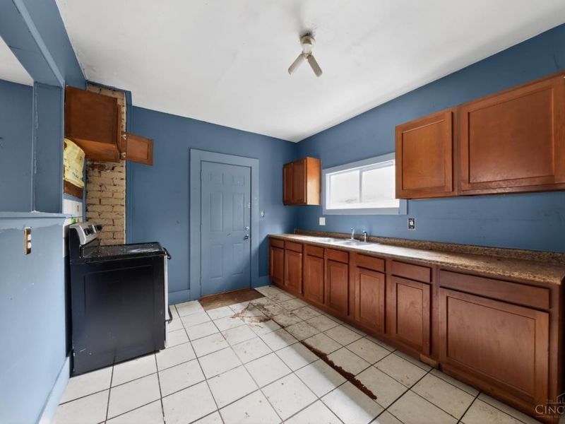 2723 Robert Avenue, Cincinnati, OH 45211 Photo 8