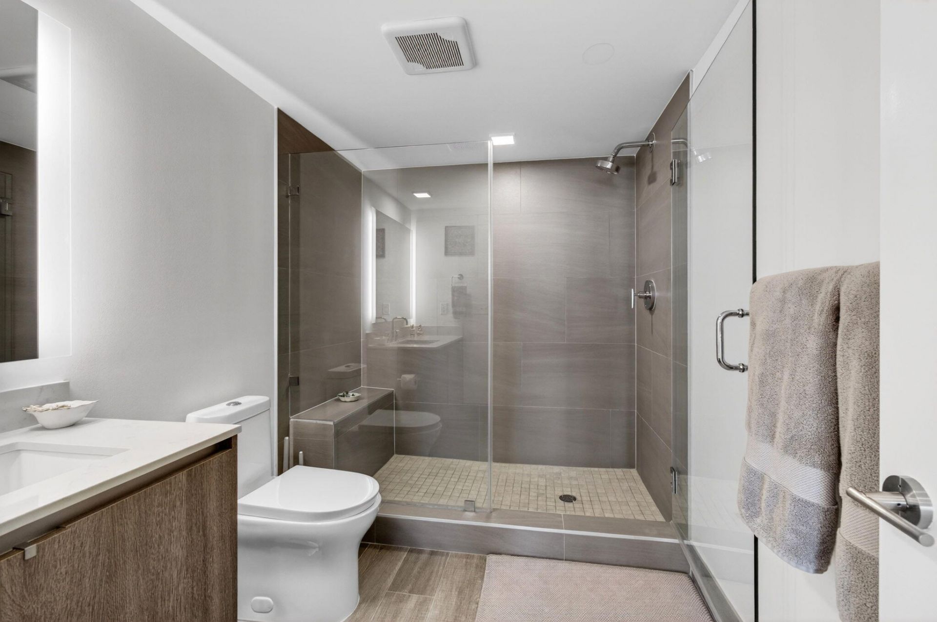 111 SE 1st Avenue, Unit 406, Delray Beach, FL 33444 Photo