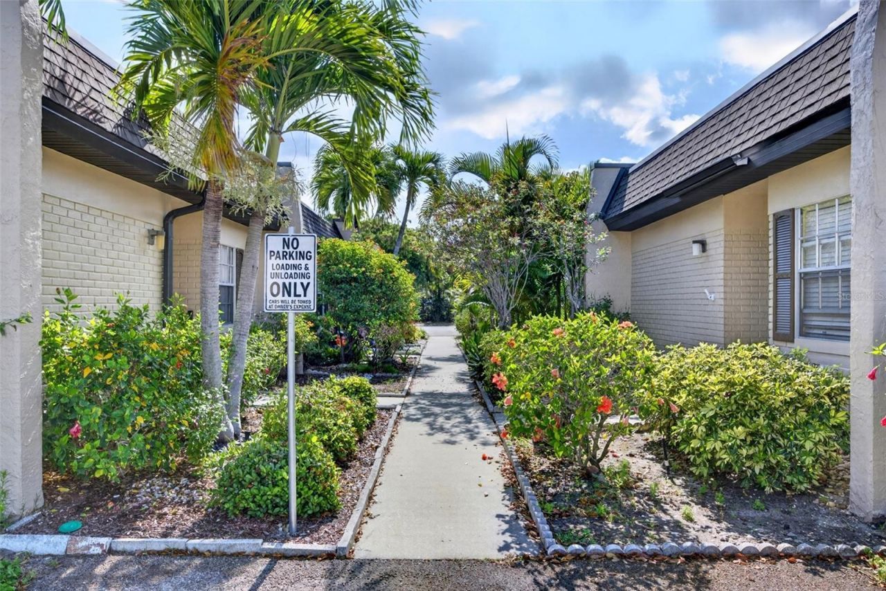 6300 S Pointe Boulevard, Unit 327, Fort Myers, FL 33919 Photo