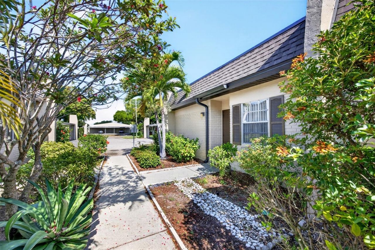 6300 S Pointe Boulevard, Unit 327, Fort Myers, FL 33919 Photo