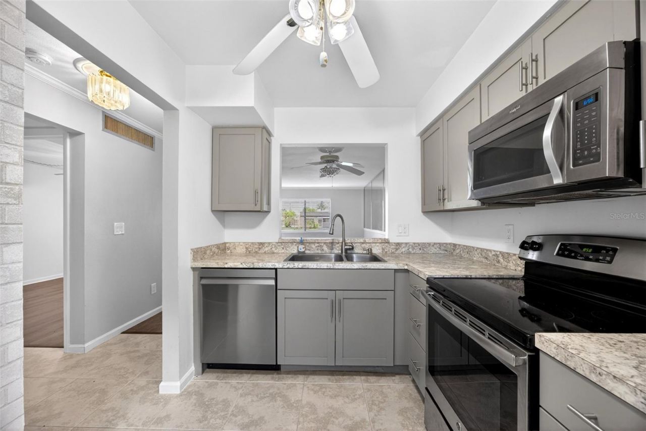 6300 S Pointe Boulevard, Unit 327, Fort Myers, FL 33919 Photo