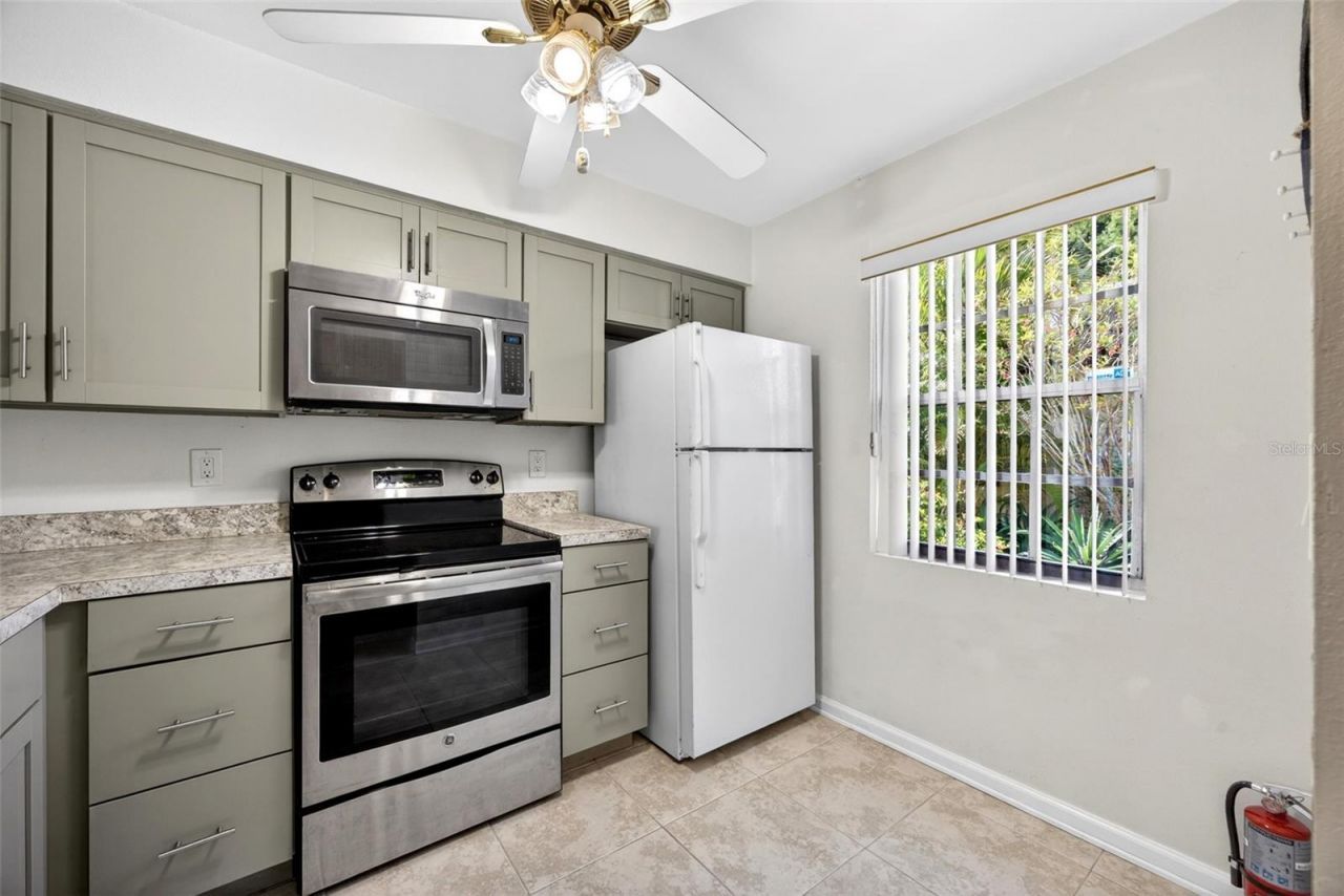 6300 S Pointe Boulevard, Unit 327, Fort Myers, FL 33919 Photo