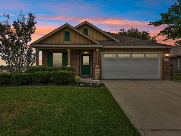 1520 Kothman DR, Hutto, TX 78634