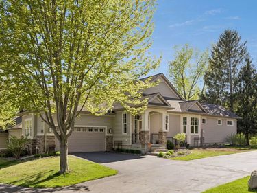 7660 Woodview Court, Edina, MN 55439