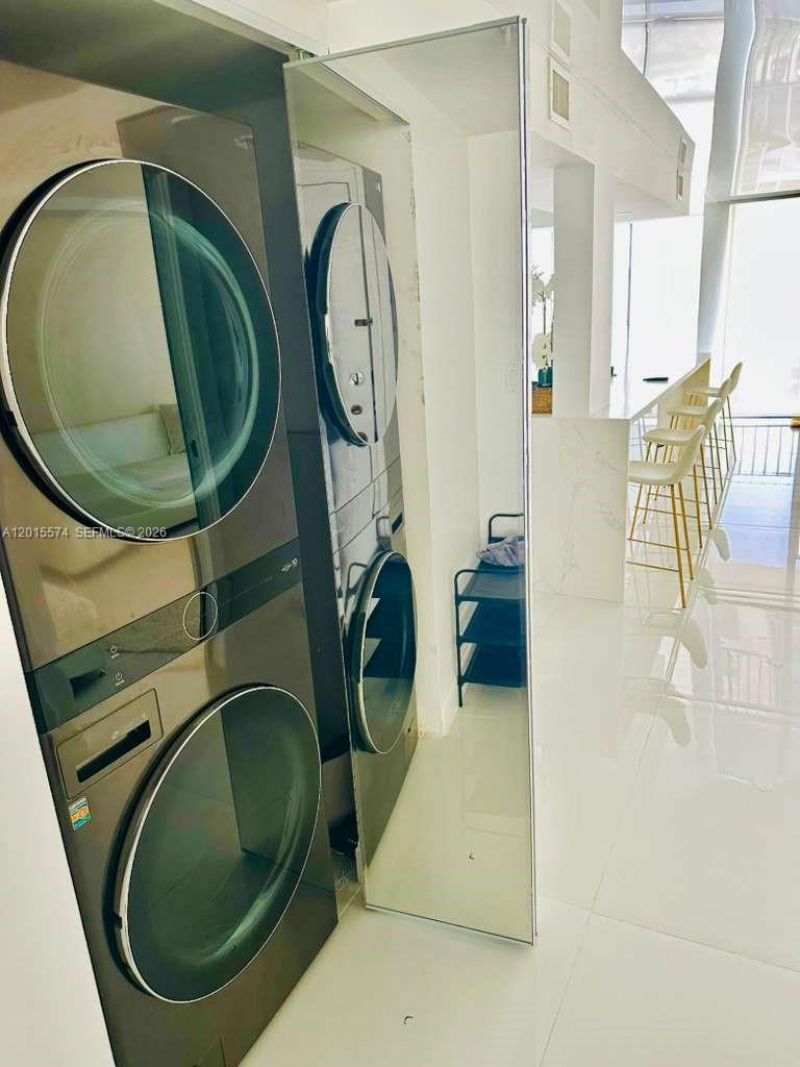 600 Parkview Dr, Unit 1018, Hallandale Beach, FL 33009 Photo