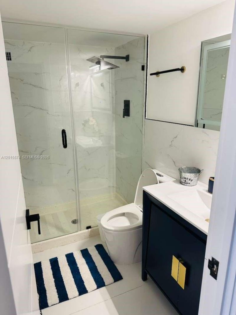 600 Parkview Dr, Unit 1018, Hallandale Beach, FL 33009 Photo