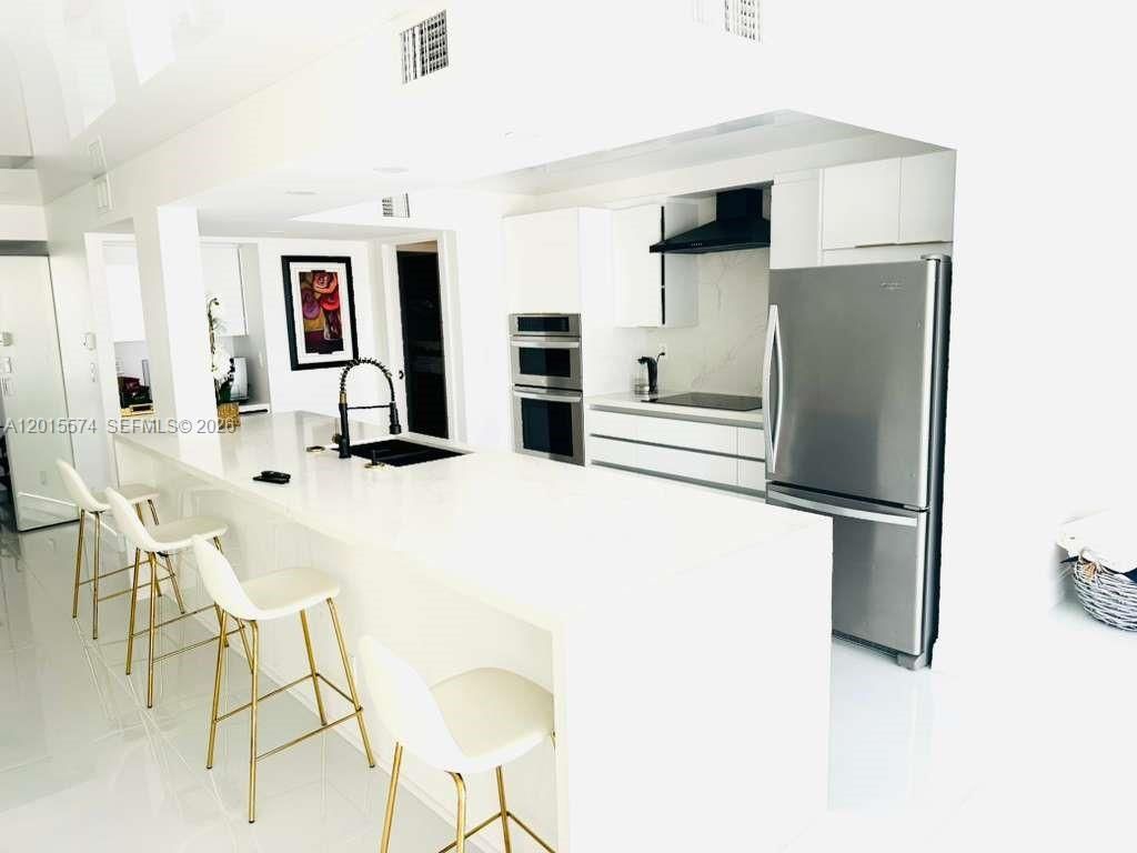 600 Parkview Dr, Unit 1018, Hallandale Beach, FL 33009 Photo