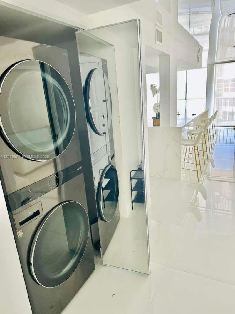600 Parkview Dr, Unit 1018, Hallandale Beach, FL 33009 Photo
