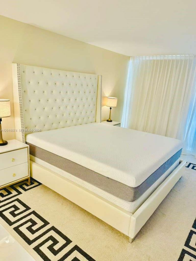 600 Parkview Dr, Unit 1018, Hallandale Beach, FL 33009 Photo