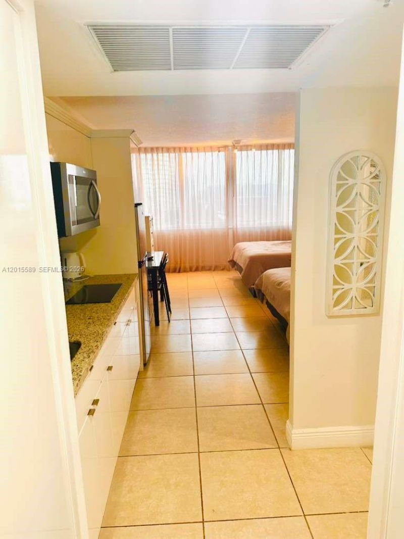 19201 Collins Ave, Unit 841, Sunny Isles Beach, FL 33160 Photo