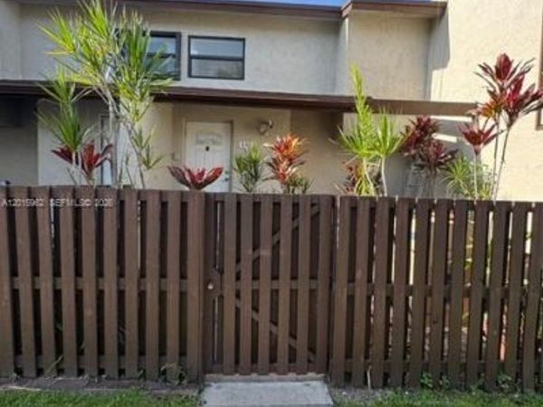 10296 NW 9th St Cir , Unit 202, Miami, FL 33172