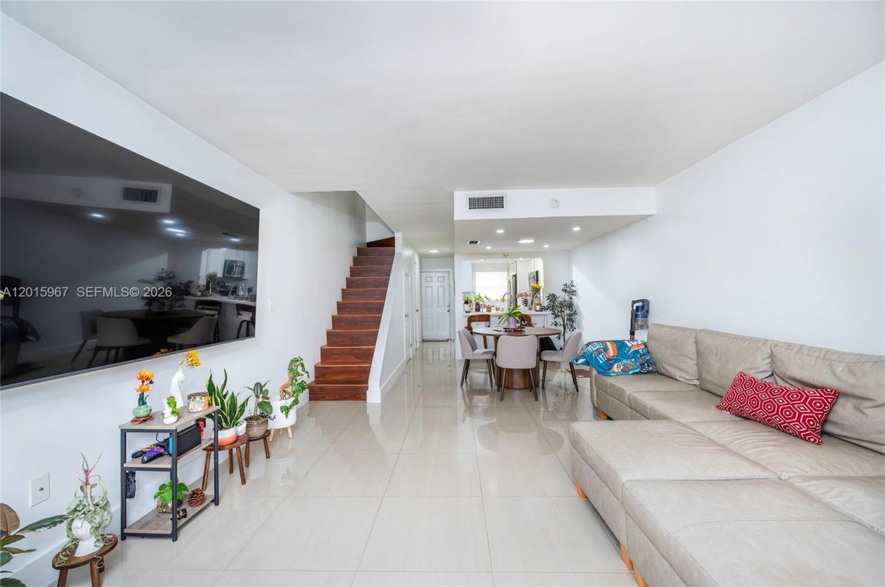 8010 SW 152nd Ave, Unit 211, Miami, FL 33193 Photo