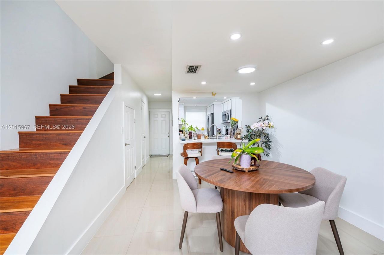 8010 SW 152nd Ave, Unit 211, Miami, FL 33193 Photo