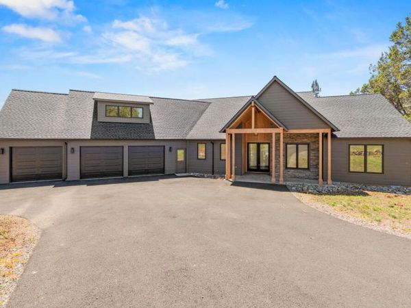 1168 Paper Birch Way, Klamath Falls, OR 97601