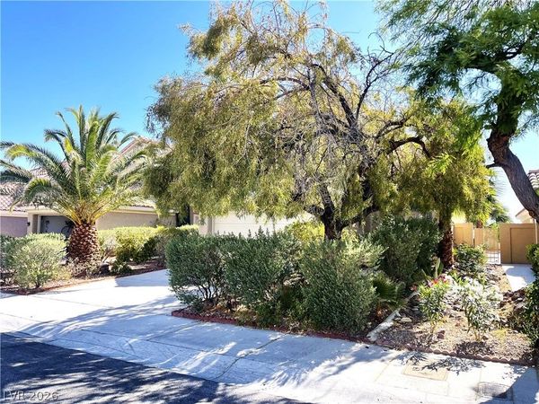 1420 Desert Hills Drive , Las Vegas, NV 89117