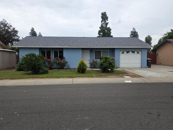 933 Meadowview Dr, Galt, CA 95632