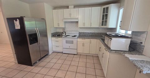 933 Meadowview Dr, Galt, CA 95632 Photo