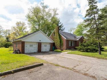 9282 Wayne Road, Romulus, MI 48174