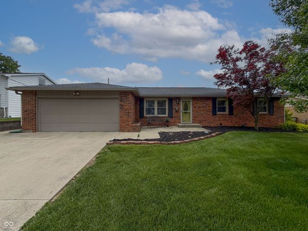 2933 Fairlawn Drive, Columbus, IN 47203