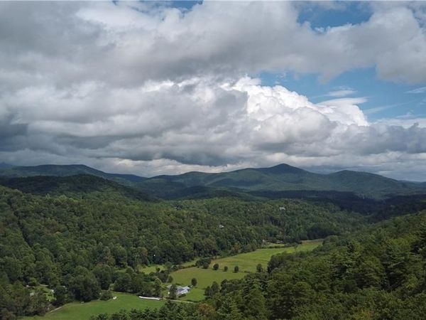 6 Sequoia Hills Lane , Clayton, GA 30525