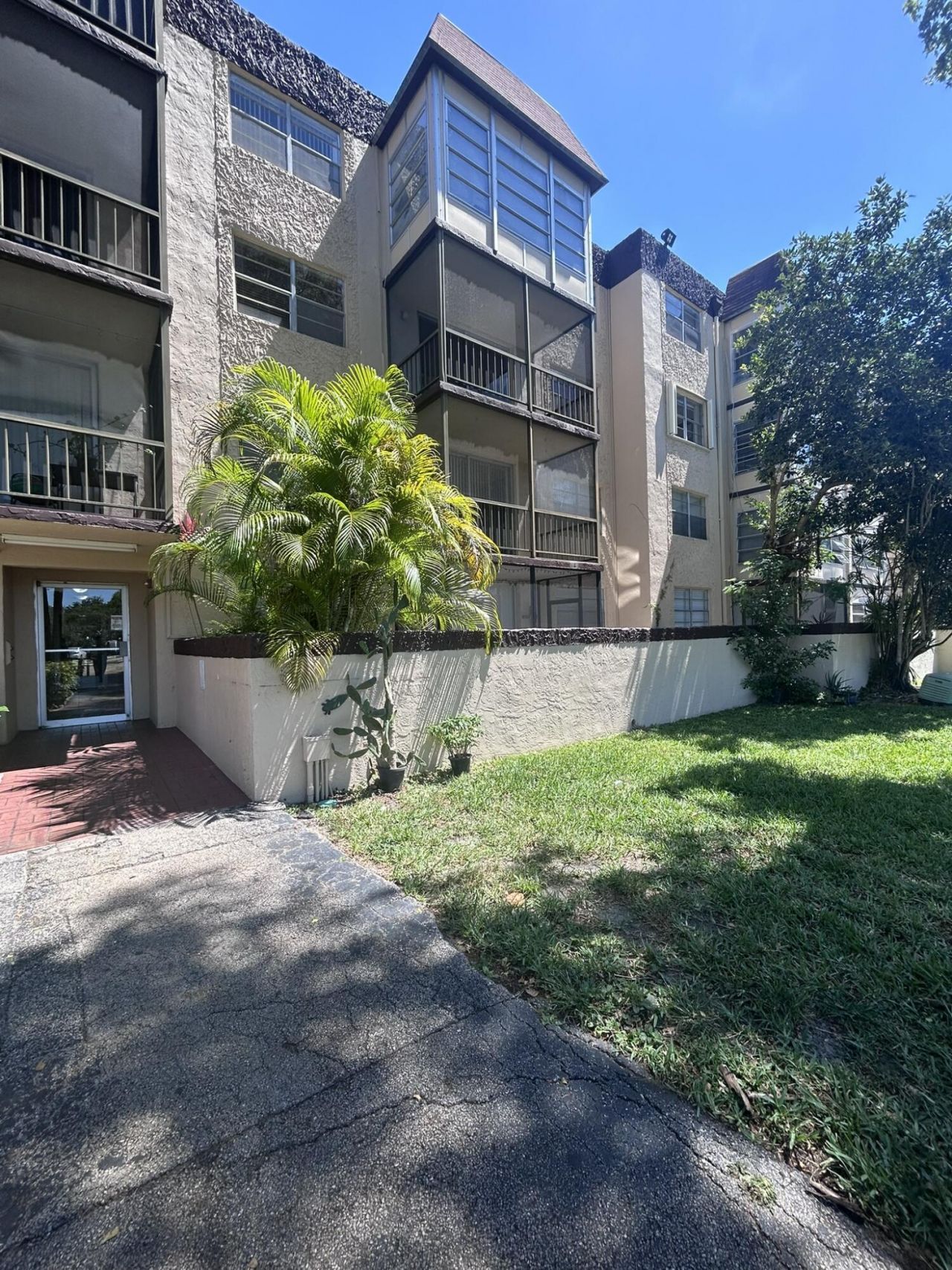 7300 NW 17th Street, Unit 402, Plantation, FL 33313 Photo