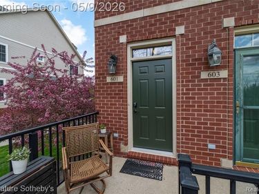 601 Village Lane, Milford Vlg, MI 48381