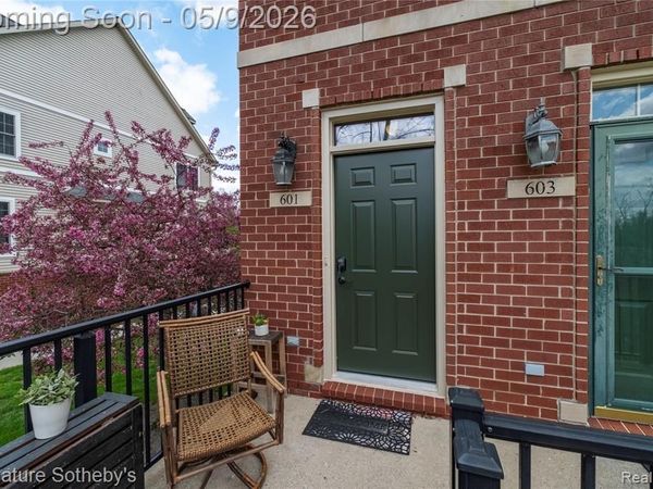 601 Village Lane, Milford Vlg, MI 48381