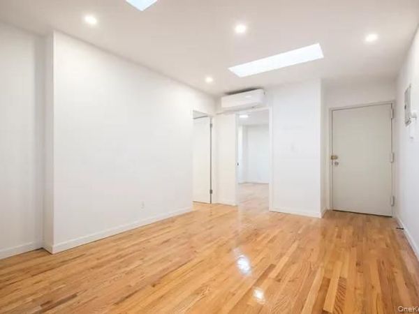 69 Avenue C , New York (Manhattan), NY 10009