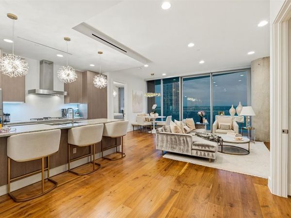 3130 N Harwood Street, Unit 702, Dallas, TX 75201