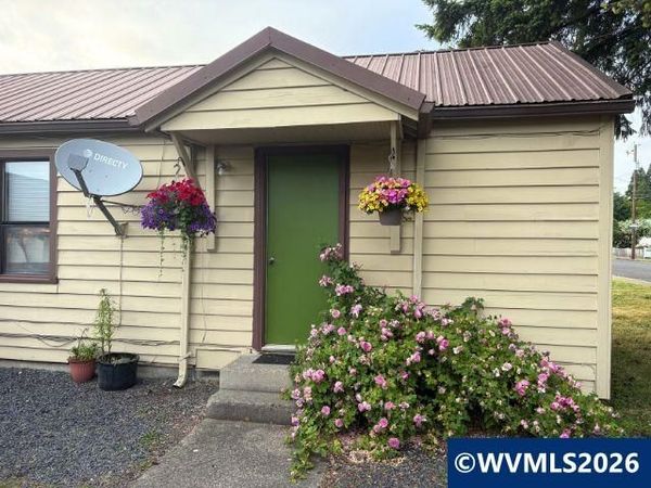 1044 23rd Av, Sweet Home, OR 97386