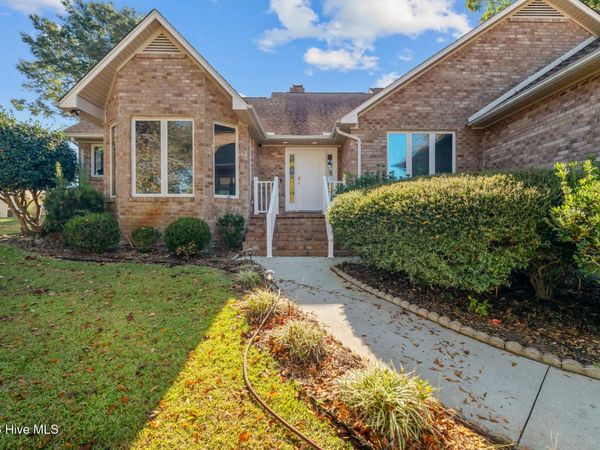 518 Chadwick Shores Drive, Sneads Ferry, NC 28460