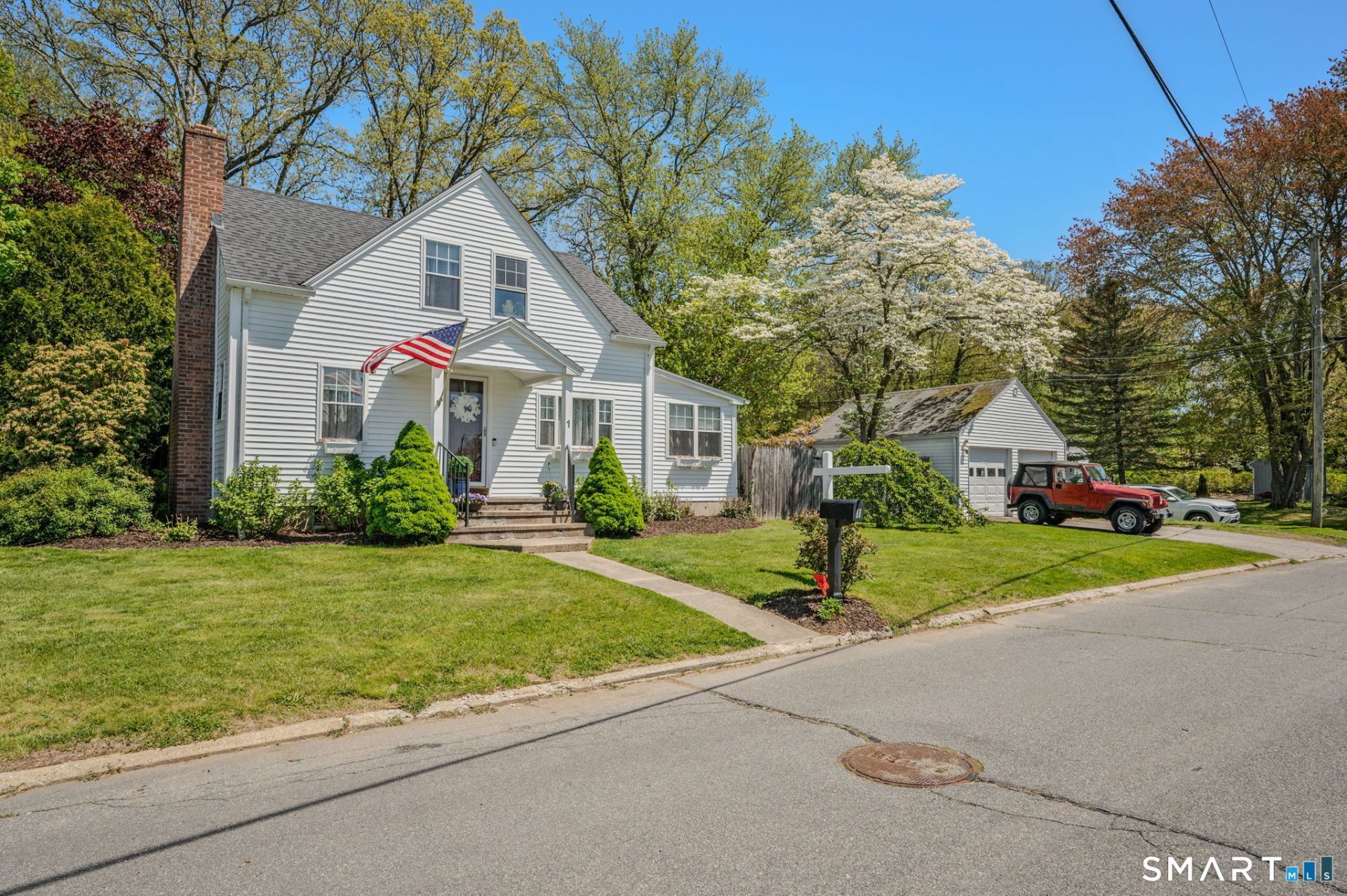 1 Middle, Waterford, CT 06385 Main Photo